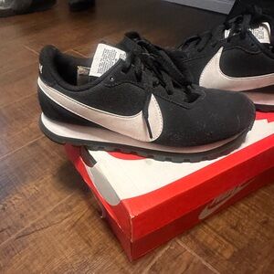 Nike PRE-LOVE o.x shoes